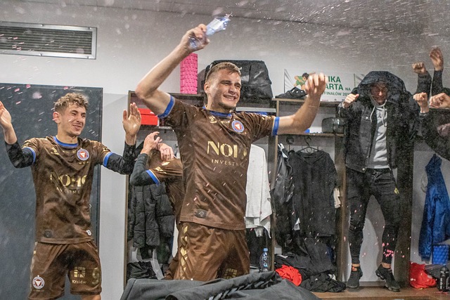 他在关键时 他在关键时